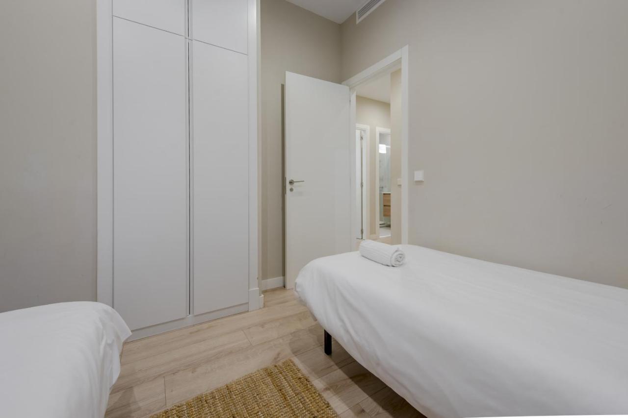Acogedor Apt 3 Habitaciones Y Terraza En El Centro Мадрид Экстерьер фото